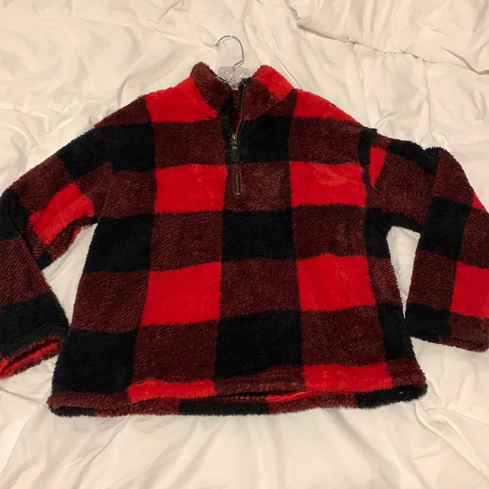 Super soft black and red pullover
